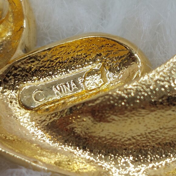 Vintage Nina Ricci Gold plated Ribbon Motif Brooch w/ stones Brooch - Picture 9 of 9